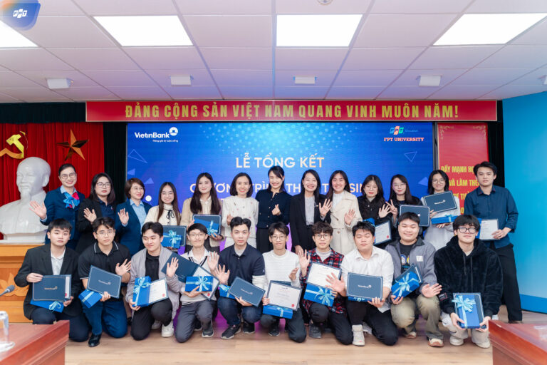 16 sinh viên FPTU được VietinBank tuyên dương sau khi kết thúc kỳ OJT