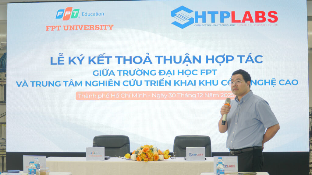 TS. Trịnh Xuân Thắng - Giám đốc Trung tâm Nghiên cứu Triển khai Khu Công nghệ cao phát biểu tại buổi lễ