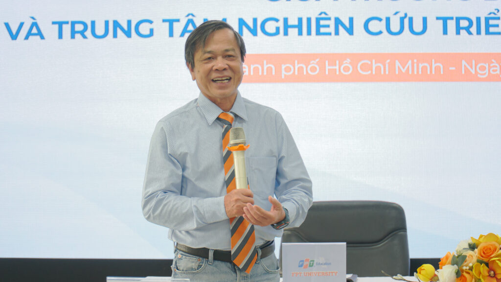 TS. Trần Ngọc Tuấn - Phó Hiệu trưởng Trường Đại học FPT phát biểu tại buổi lễ