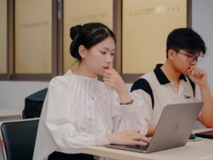 Việc học sai cách không chỉ khiến hiệu suất học tập giảm sút mà còn khiến bản nhanh nản chí, mất niềm tin vào việc cố gắng.