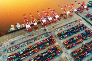 Ảnh chụp cảng quốc tế Thượng Hải, một trong những cảng biển quan trọng trong ngành logistics và chuỗi cung ứng của Trung Quốc.