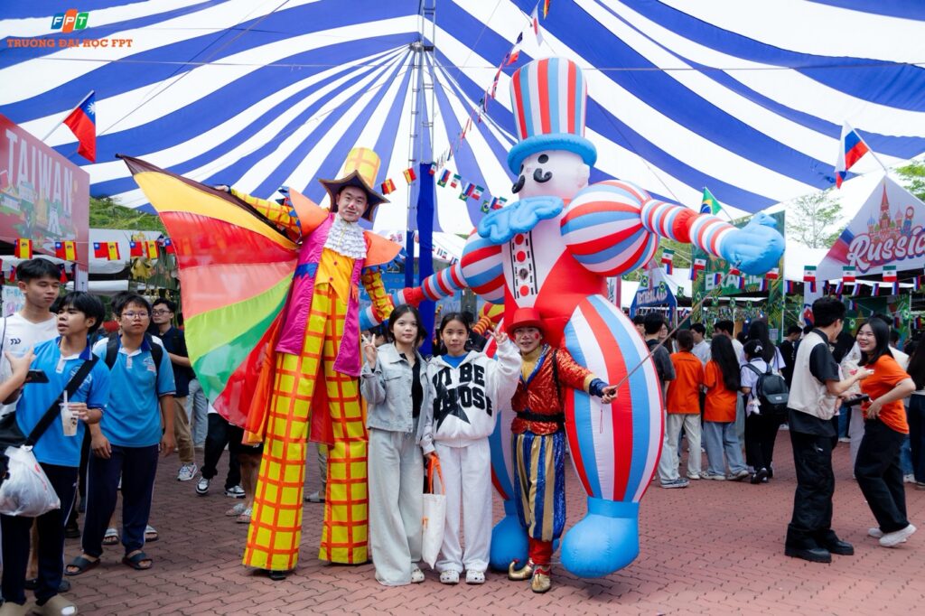 FPTU Open Day luôn là ngày hội đa sắc, nơi các học sinh THPT được trải nghiệm trọn vẹn môi trường đại học tương lai. Ảnh: HP