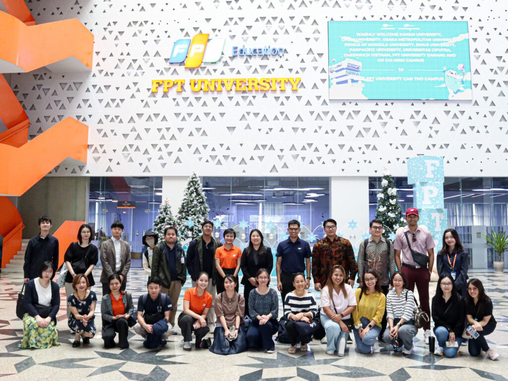 quoc te hoa giao duc dai hoc