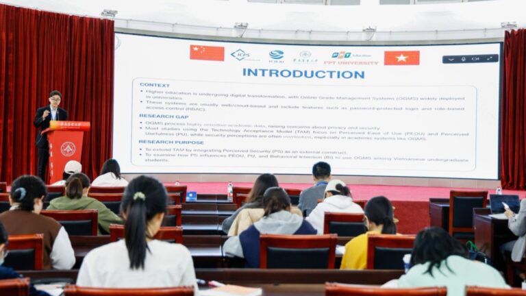 Sinh viên Trường Đại học FPT báo cáo nghiên cứu tại Hội thảo học thuật Quốc tế ICIEAI 2025