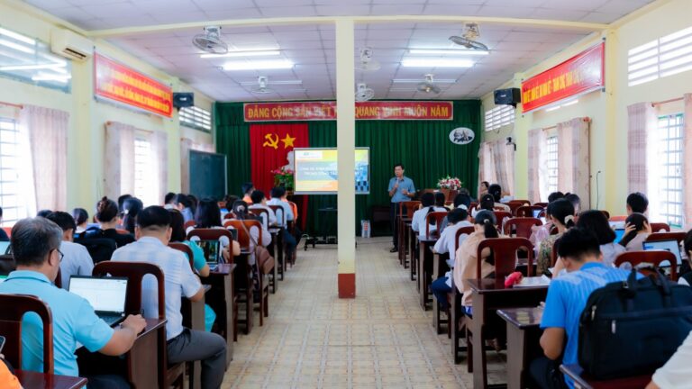 Tiên phong công nghệ, Trường Đại học FPT hướng dẫn ứng dụng AI vào giảng dạy cho giáo viên Trường THPT Lương Định Của