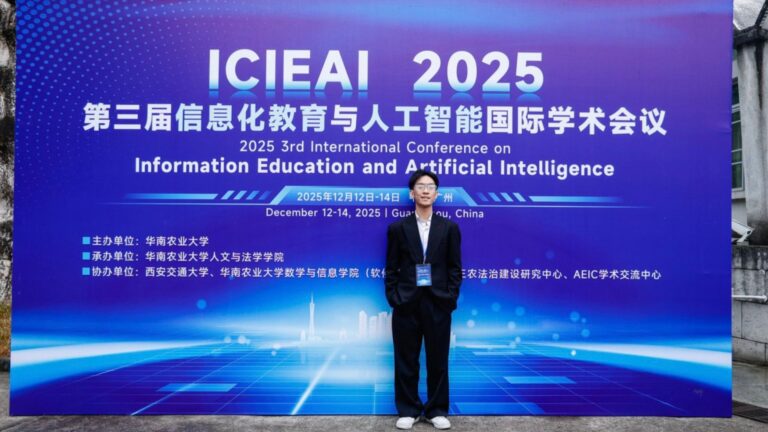 Ứng dụng game vào giáo dục bằng AI, nam sinh Trường Đại học FPT trình bày nghiên cứu tại hội thảo quốc tế ICIEAI 2025, Trung Quốc