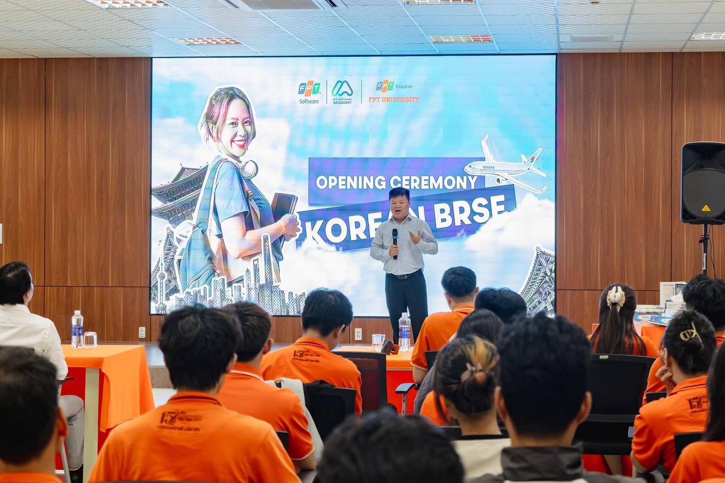 Buổi tìm hiểu chương trình đào tạo tiếng Hàn tại Trường Đại học FPT giúp sinh viên giải đáp thắc mắc học Tiếng Hàn thương mại có khó không.