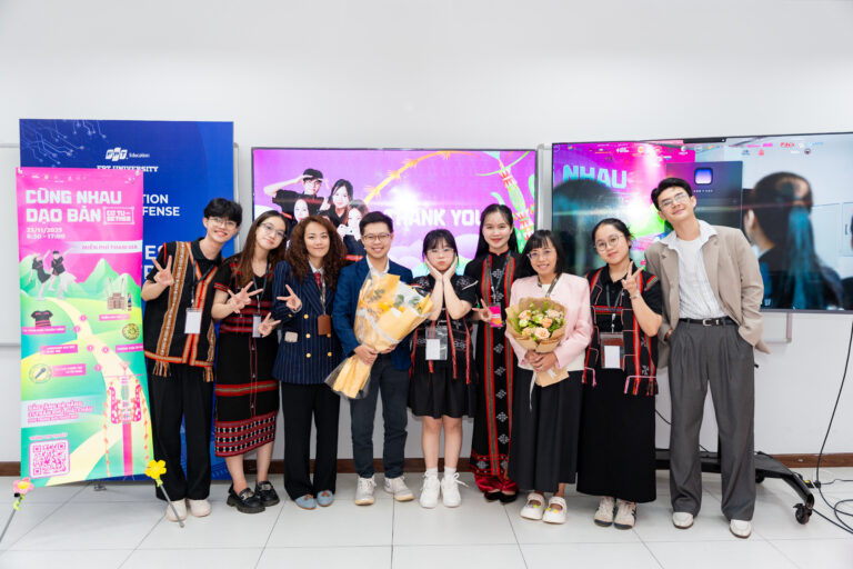 Sinh viên FPTU “dạo bản” để kể lại văn hoá Cơ Tu