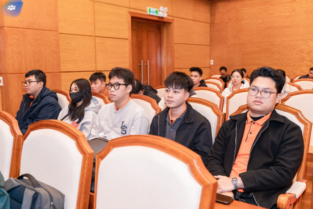 Sinh viên Trường Đại học FPT nhiệt tình hỗ trợ chuyển đổi số ở tỉnh Quảng Ninh