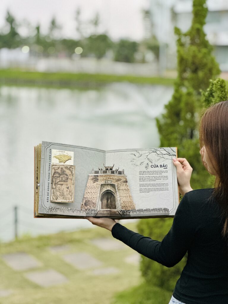 Sinh viên Việt “đánh thức” lịch sử Việt bằng pop-up 3D và công nghệ AR