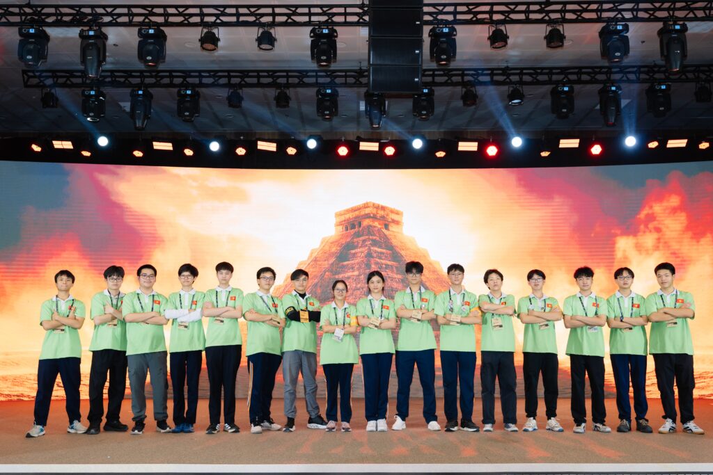 Học sinh trường THPT FPT Hà Nội và THPT chuyên Hà Nội - Amsterdam sẽ đại diện Việt Nam tham gia đấu trường FTC quốc tế. Ảnh: Ban tổ chức