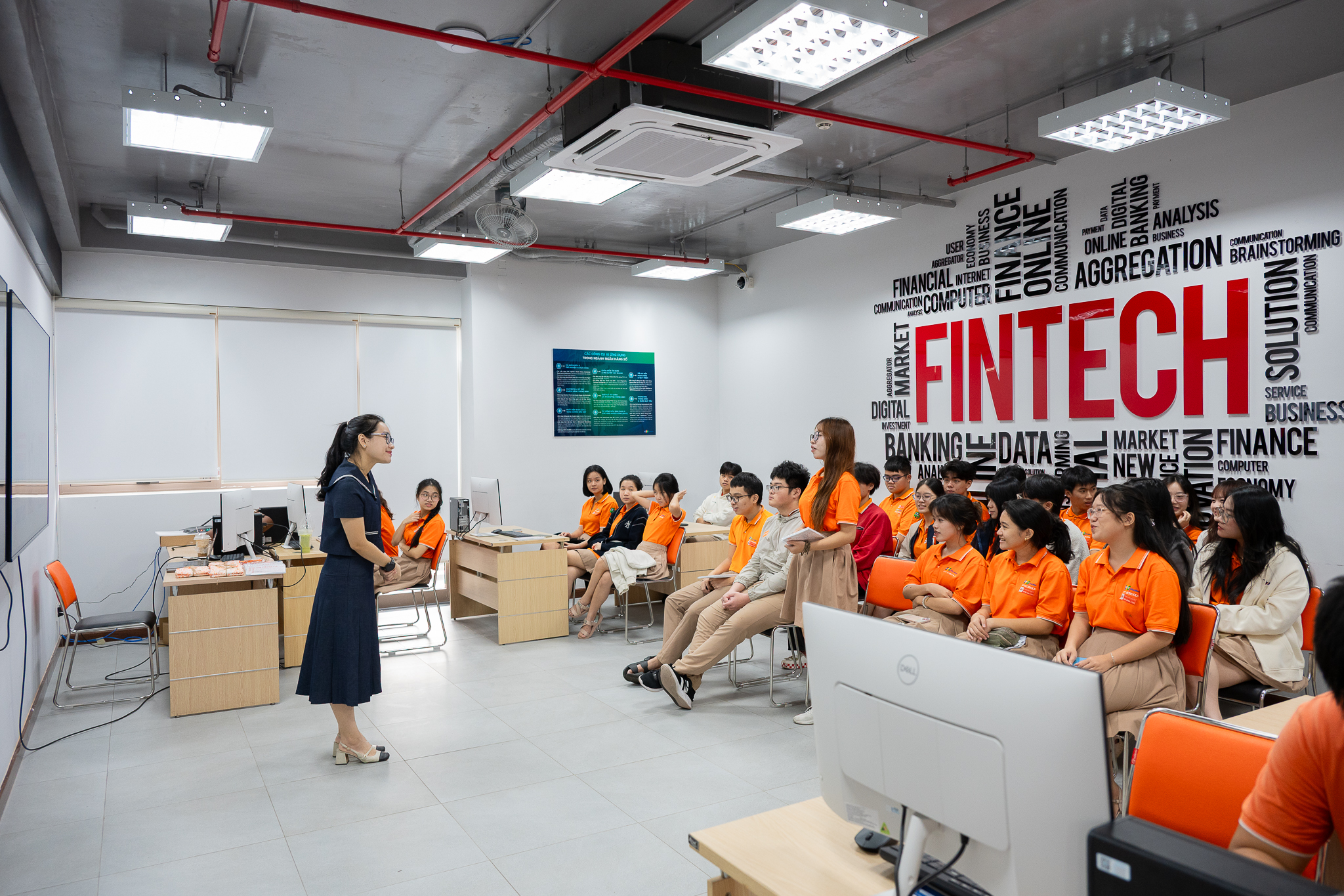 Một tiết học thử bộ môn Fintech - Công nghệ tài chính tại Trường Đại học FPT, mang đến cho học sinh THPT cái nhìn khách quan về chọn ngành, chọn trường.