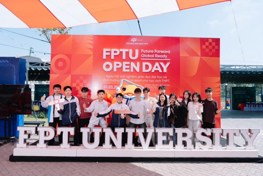 Học sinh THPT tham gia sự kiện FPTU Open Day tại Thanh Hoá