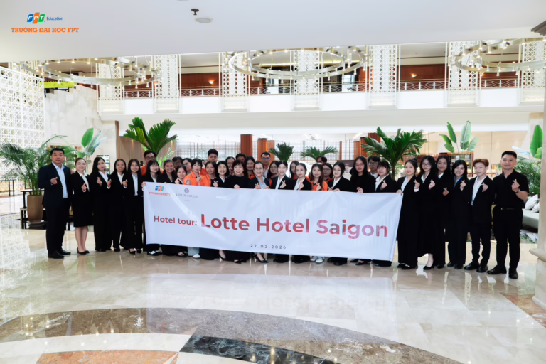 Sinh viên Đại học FPT trải nghiệm Hotel Tour khách sạn 5 sao tại TP.HCM