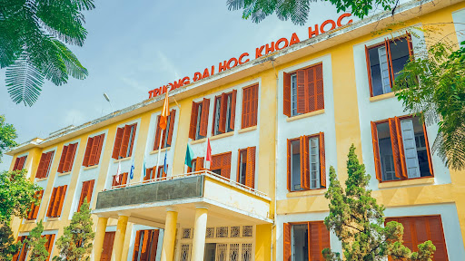 Trường Đại học Khoa học - Đại học Huế là một trong những cơ sở đào tạo công nghệ thông tin miền Trung nổi bật tại khu vực Bắc Trung Bộ.