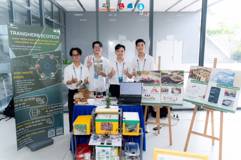 Sinh viên Đại học FPT triển khai dự án nông nghiệp số hợp tác cùng TikToker Huyền Phi 97