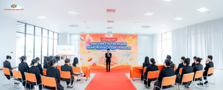 Sinh viên Đại học FPT tham gia lễ nhập môn quản trị khách sạn tại Cần Thơ