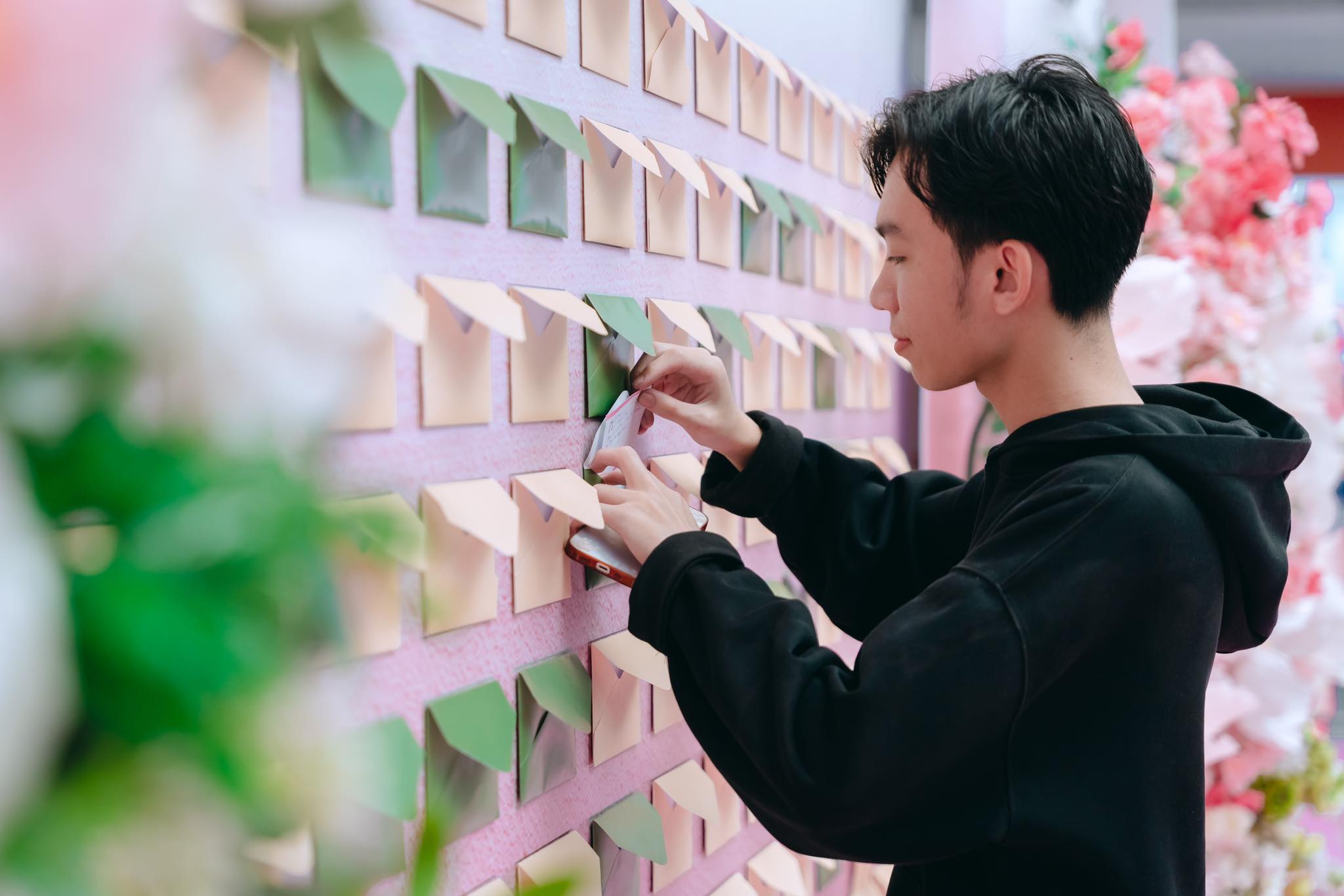 Những “cánh thư” được các bạn nam trao gửi đến một nửa xinh đẹp của thế giới nhân ngày quốc tế phụ nữ 8/3 năm nay.