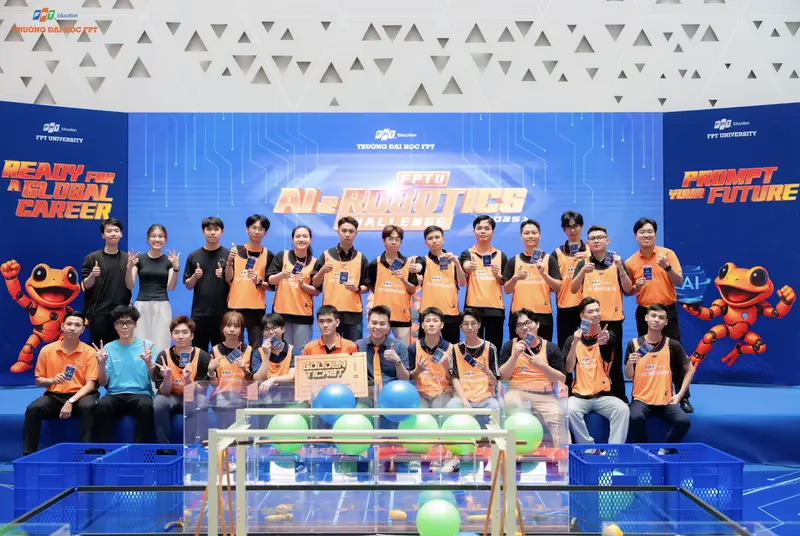 Tổ hợp môn khối A và danh sách các ngành xét tuyển hot nhất 2026 1 Sinh viên khối A tại Trường Đại học FPT campus Cần Thơ tham gia hoạt động AI & Robotics trong môi trường đào tạo công nghệ