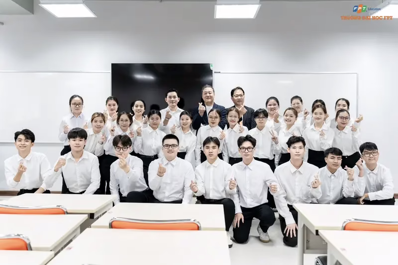 C14 là tổ hợp môn gì? Môn thi và các nhóm ngành phổ biến 2 Thí sinh khối C14 tự tin mở lối tương lai cùng ngành Luật tại Trường Đại học FPT - Campus Cần Thơ