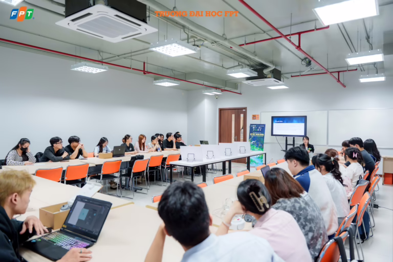 Sinh viên Đại học FPT trải nghiệm công nghệ thiết kế thực tiễn