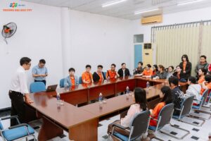 Sinh viên Truyền thông đa phương tiện FPTU Quy Nhơn trải nghiệm học tập thực tế tại Đà Nẵng 2 trai nghiem sinh vien fptu quy nhon