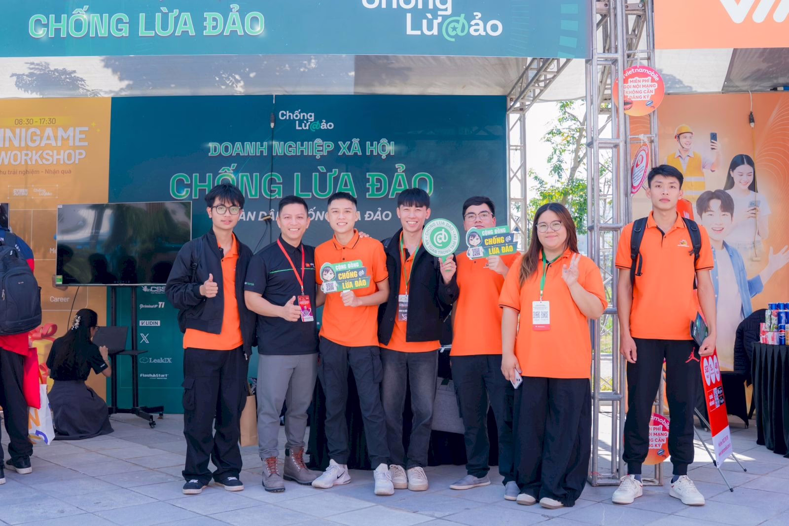 Sinh viên Trường Đại học FPT tham gia hoạt động công nghệ và cộng đồng