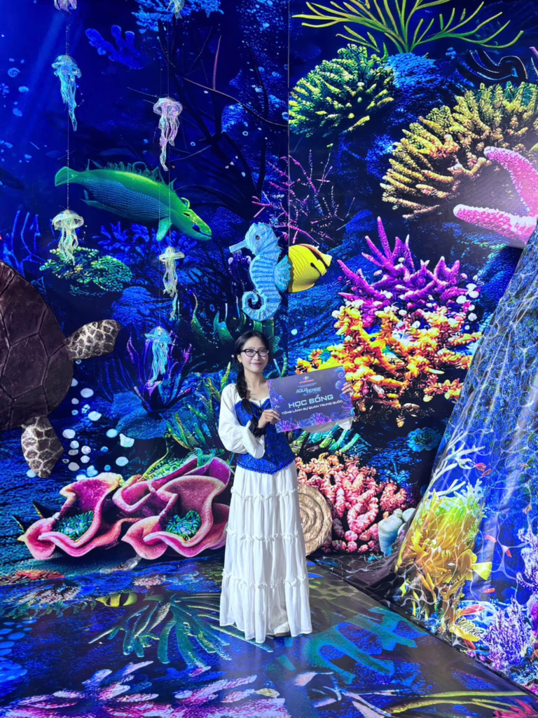 Từ “điểm 10 đầu tiên” đến danh hiệu Cóc Vàng: Hành trình của cô gái tin vào từng bước nhỏ 5 Cô bạn cũng nhận được Học bổng Tổng Lãnh sự quán Trung Quốc 2025.