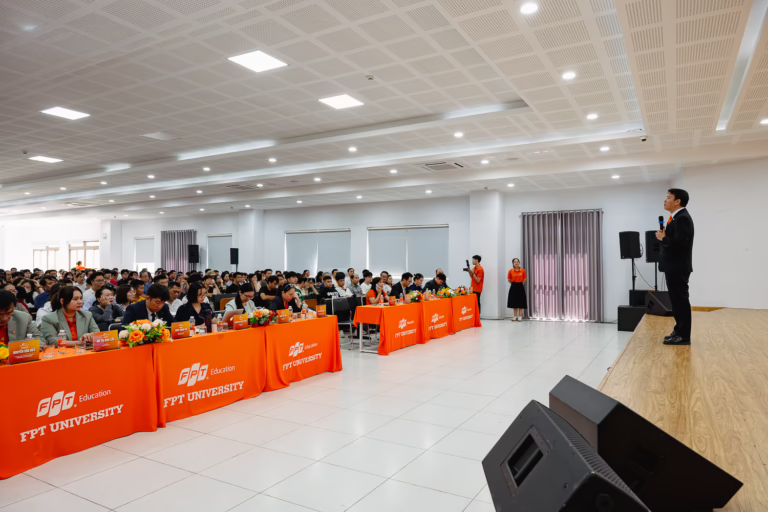 FPTU tổ chức hội thảo ‘Đối thoại với tương lai trước ngưỡng cửa đại học’