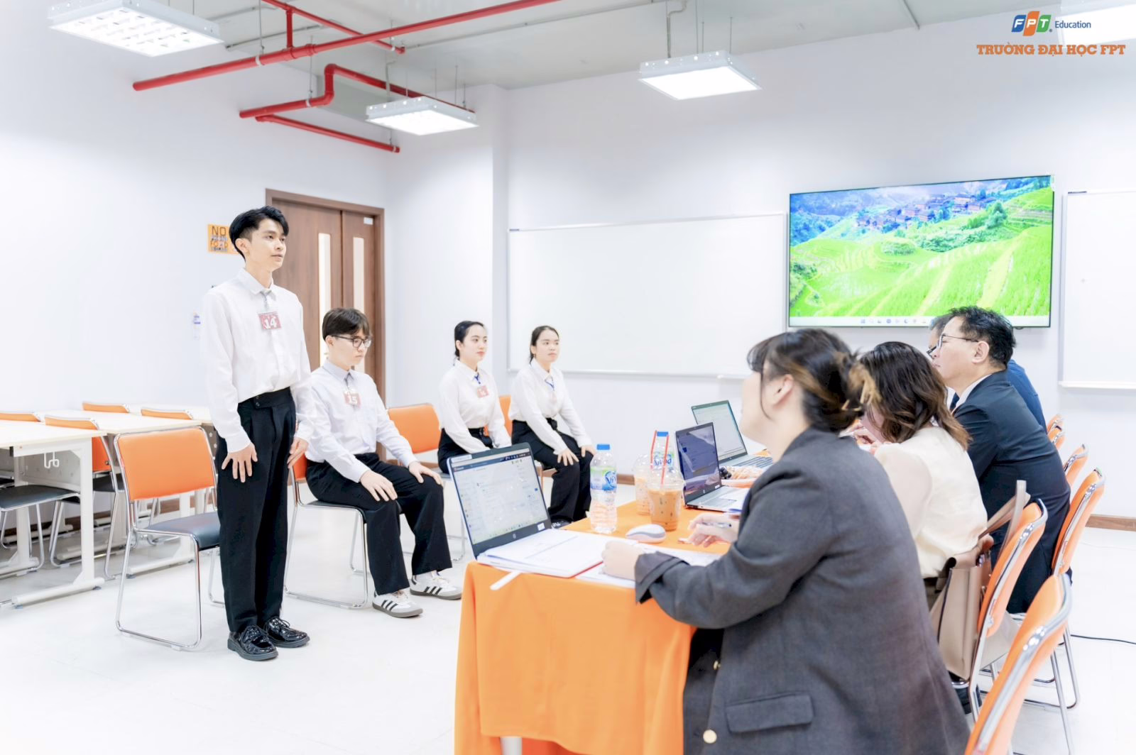 Sinh viên Trường Đại học FPT campus Cần Thơ thực hành phỏng vấn OJT, chuẩn bị cho kỳ thực tập tại doanh nghiệp