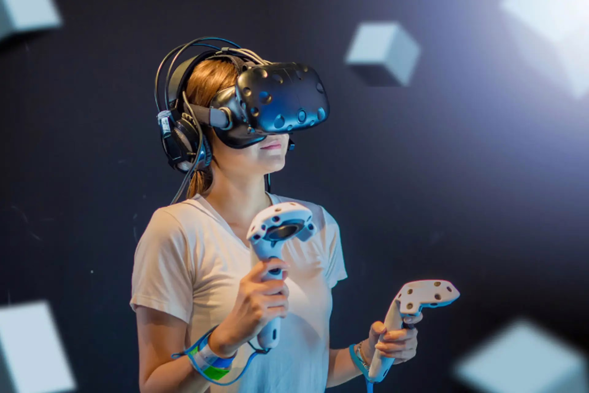 Công nghệ thông tin gồm những ngành nào? Xu hướng lựa chọn 2026 14 Thực tế ảo và Thực tế tăng cường (VR & AR) mang lại cơ hội việc làm ở nhiều lĩnh vực khác nhau - Nguồn: Internet