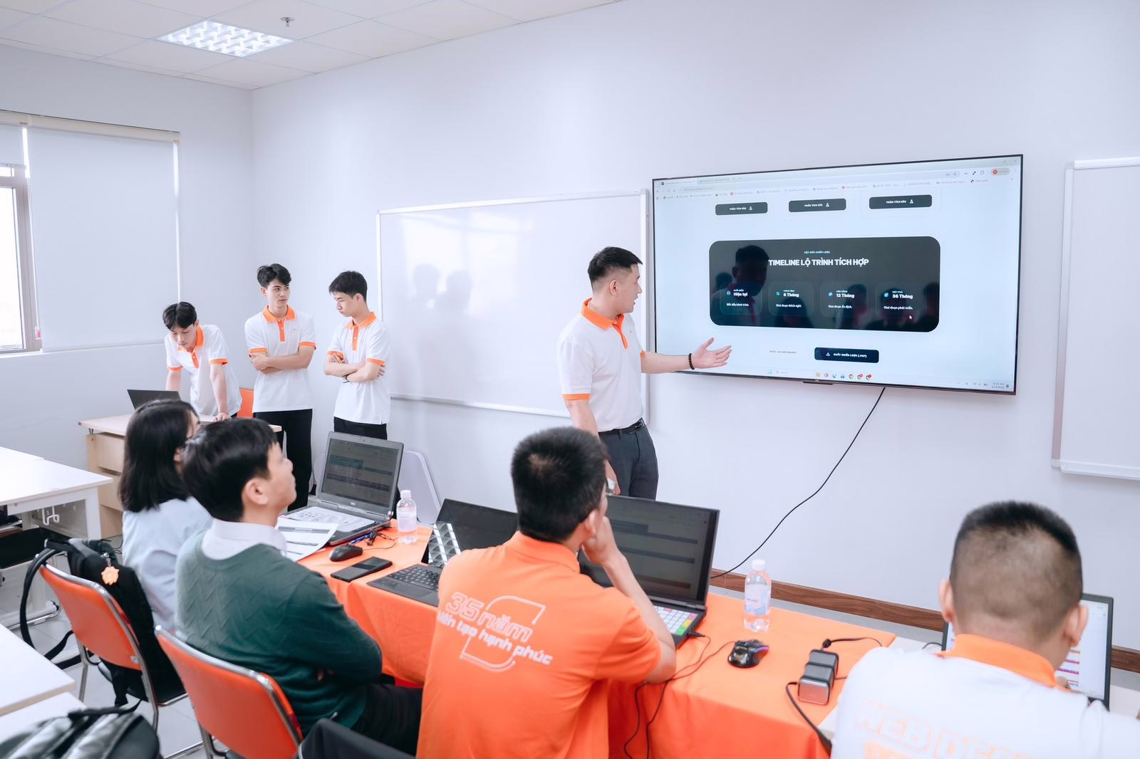 FPTU cung cấp môi trường học tập chuyên nghiệp và chủ động cho sinh viên - Nguồn: FPTU