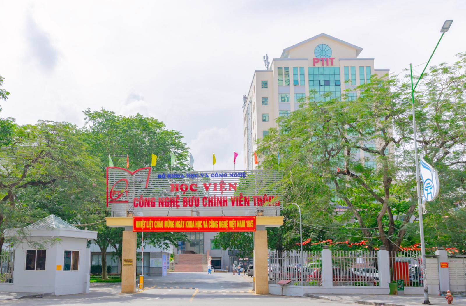 Học viện Công nghệ Bưu chính Viễn thông (PTIT) - Nguồn: Internet