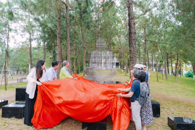 Khánh thành tượng Satoshi Nakamoto tại Trường Đại học FPT: Biểu tượng của tư duy đột phá trong kỷ nguyên số 2 img 5a3f65f0 1cc4 41bd a8c3 1becfe1d4532