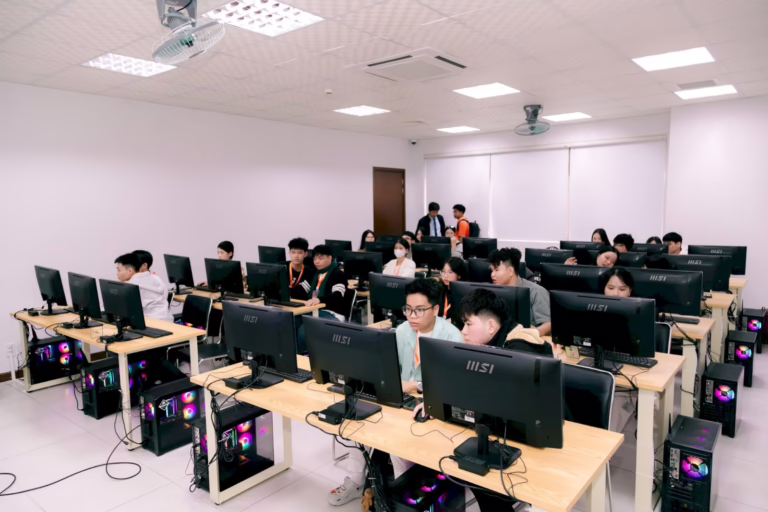 Kỹ thuật phần mềm: Chi tiết lộ trình học, cơ hội nghề nghiệp