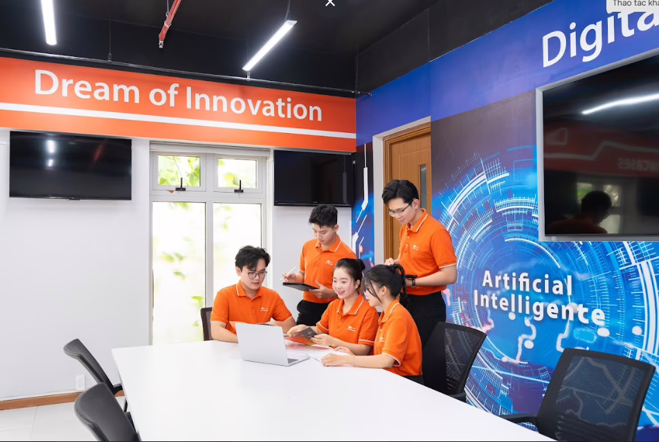 Ngành Quản trị kinh doanh học bao nhiêu năm? Lộ trình chuẩn nhất từ 2026 5 FPTU định vị là một đại học thế hệ mới, cung cấp cho sinh viên không gian và công cụ để làm chủ công nghệ