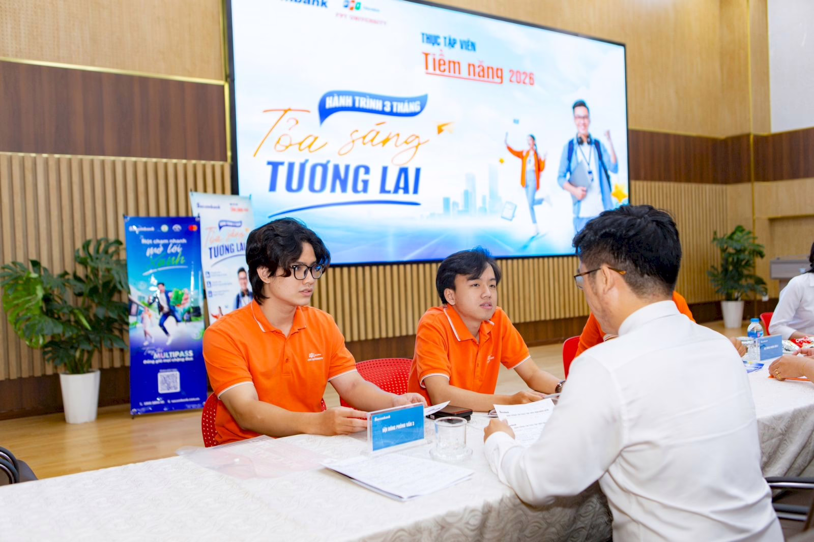 Thương mại điện tử là ngành gì? Cơ hội việc làm và tiềm năng 2026 3 Những vị trí liên quan đến TMĐT được dự báo sẽ tiếp tục giữ vai trò quan trọng trong thị trường lao động những năm tới - Nguồn: FPTU