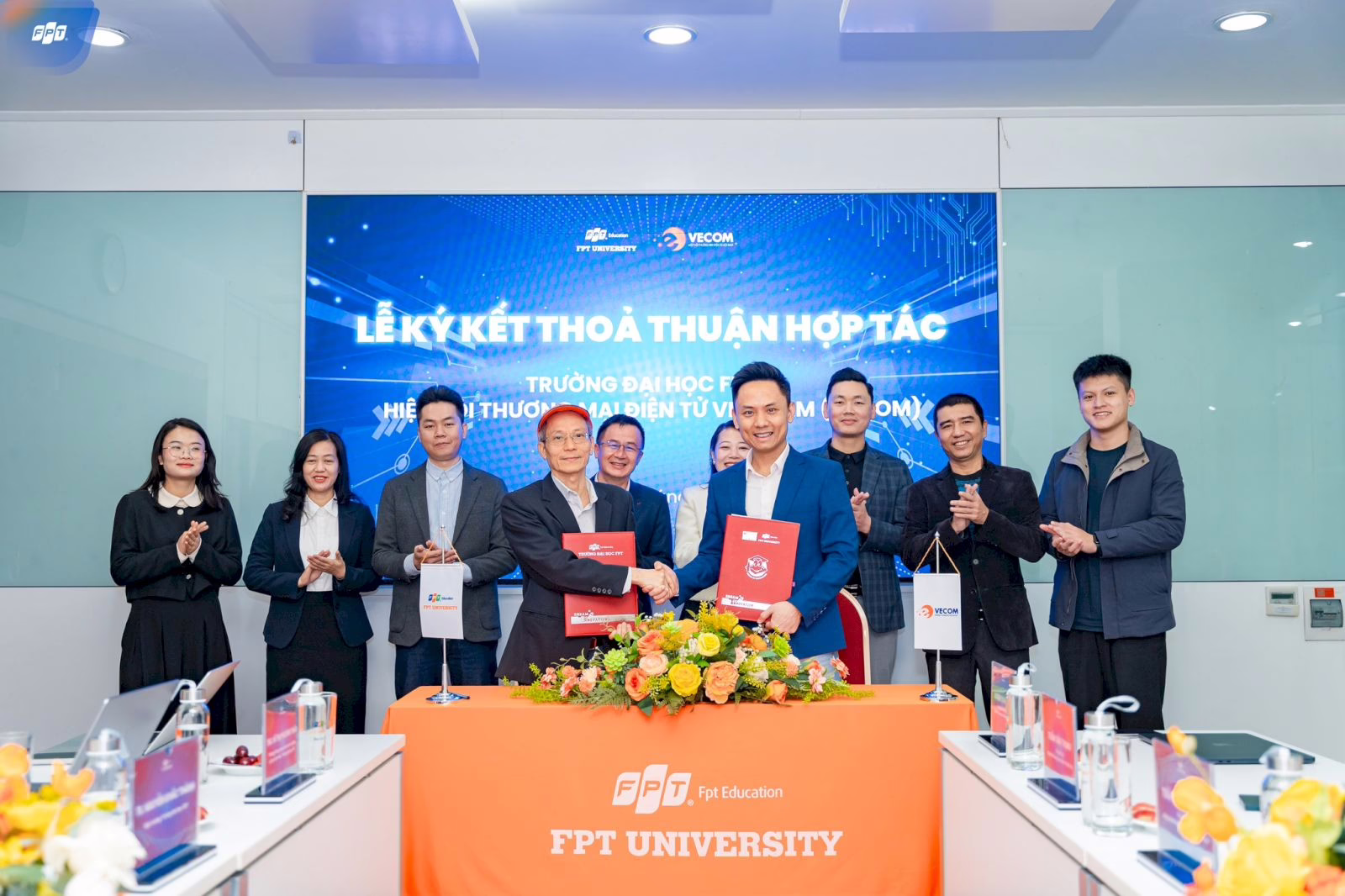 Thương mại điện tử là ngành gì? Cơ hội việc làm và tiềm năng 2026 5 Trường Đại học FPT hợp tác Hiệp hội Thương mại điện tử Việt Nam, nâng cao chất lượng đào tạo và mở rộng cơ hội việc làm cho sinh viên - Nguồn: FPTU