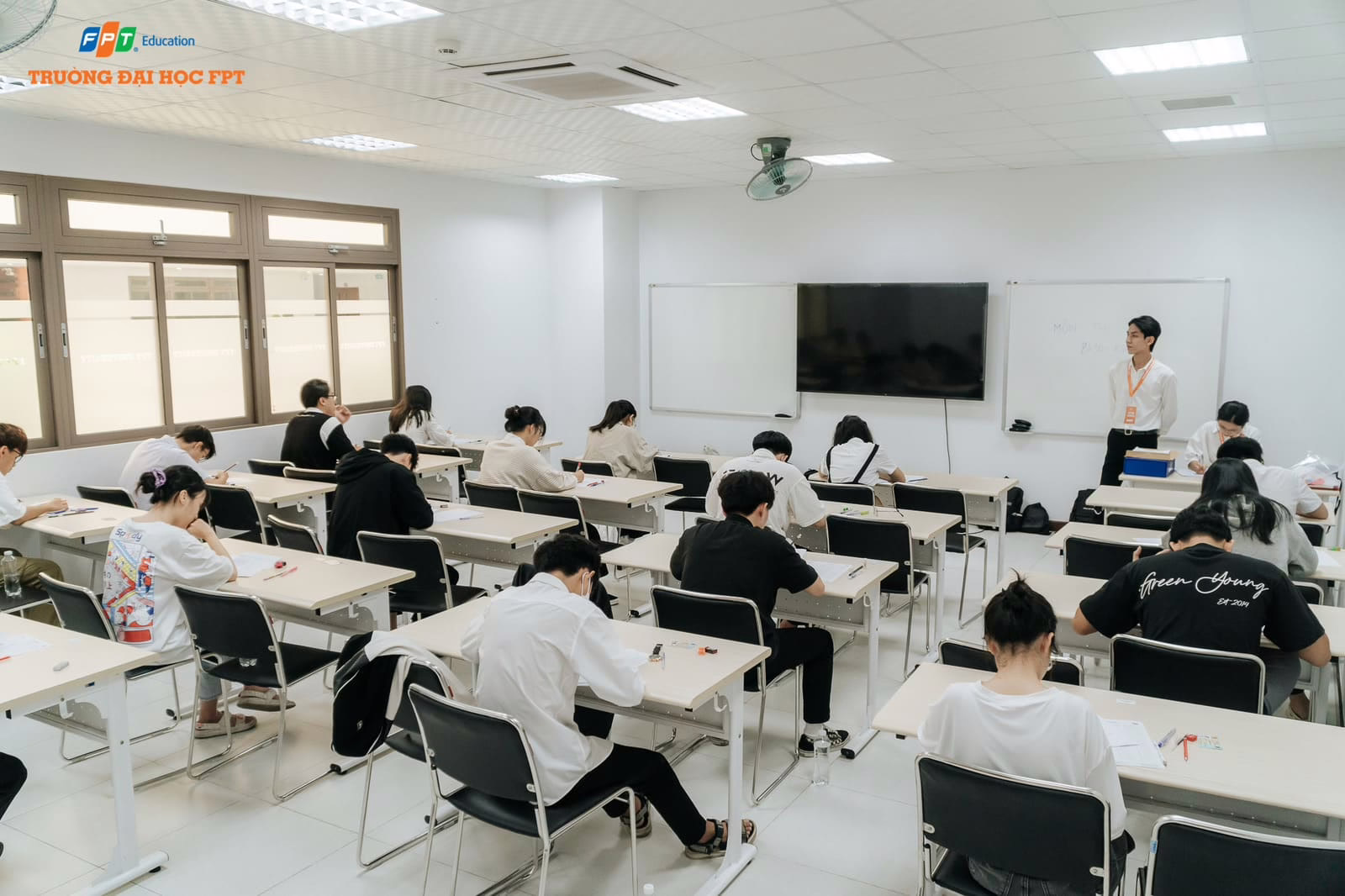 Các thí sinh đoạt giải trong các kỳ thi văn hoá, văn nghệ, thể dục thể thao, thí nghiệm thực hành, khoa học kỹ thuật,... thuộc điện được cộng điểm ưu tiên (Nguồn: FPTU)
