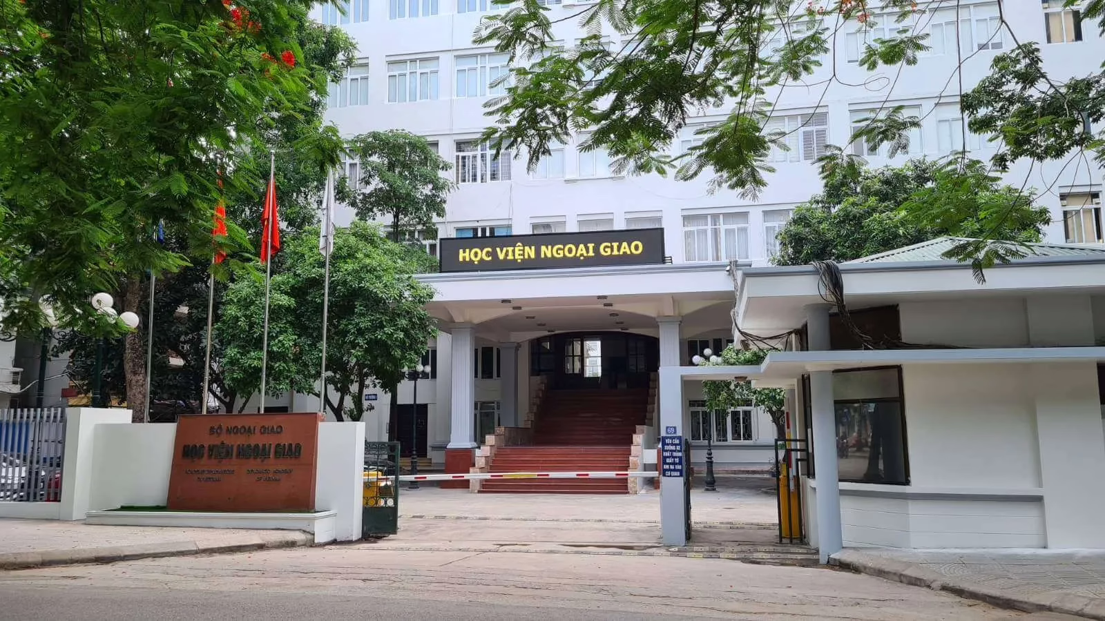 hoc vien ngoai giao 05