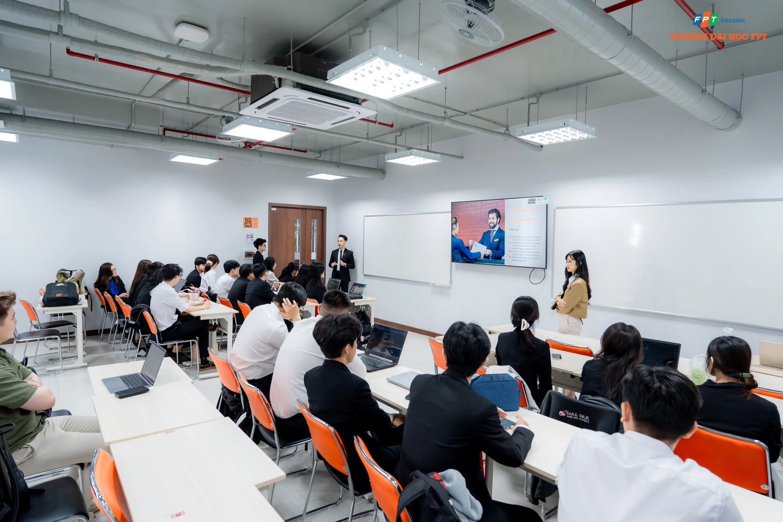 Môn Ngữ văn là môn thi tự luận duy nhất