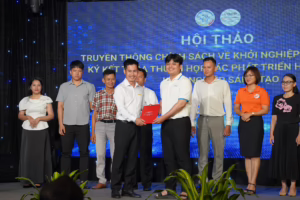 sinh vien fptu thoi ai khoi nghiep sang tao