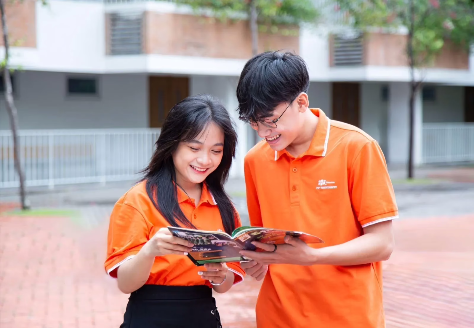 Sinh viên được trang bị kỹ năng chuyên sâu về nghiệp vụ hải quan, quản trị vận tải và thiết kế mạng lưới kho bãi thực tế