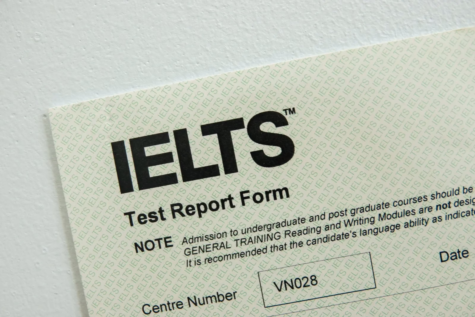 Đừng quên kiểm tra thời hạn 2 năm của chứng chỉ IELTS trước khi nộp hồ sơ xét tuyển - Nguồn: Internet