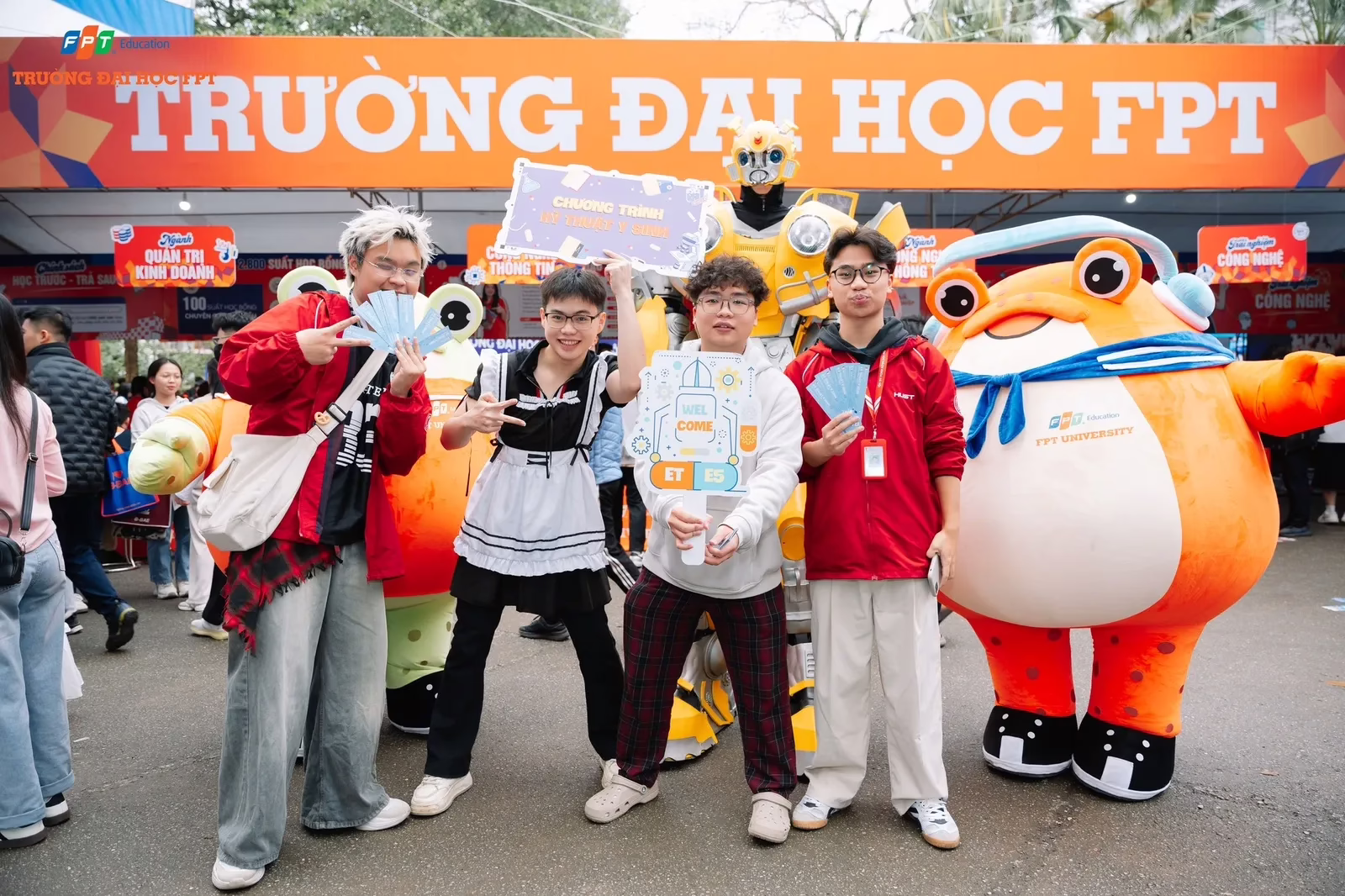 Không gò bó trong các khối thi năng khiếu, FPTU luôn mở rộng cánh cửa gia nhập ngành Thiết kế đồ họa và mỹ thuật số bằng các tổ hợp môn văn hóa đa dạng - Nguồn: FPTU