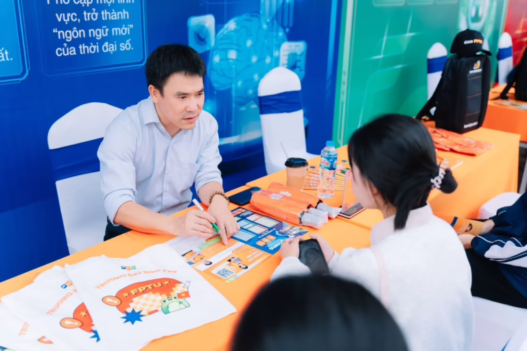 Ngành Thương mại điện tử xét khối nào? Tổ hợp môn xét tuyển