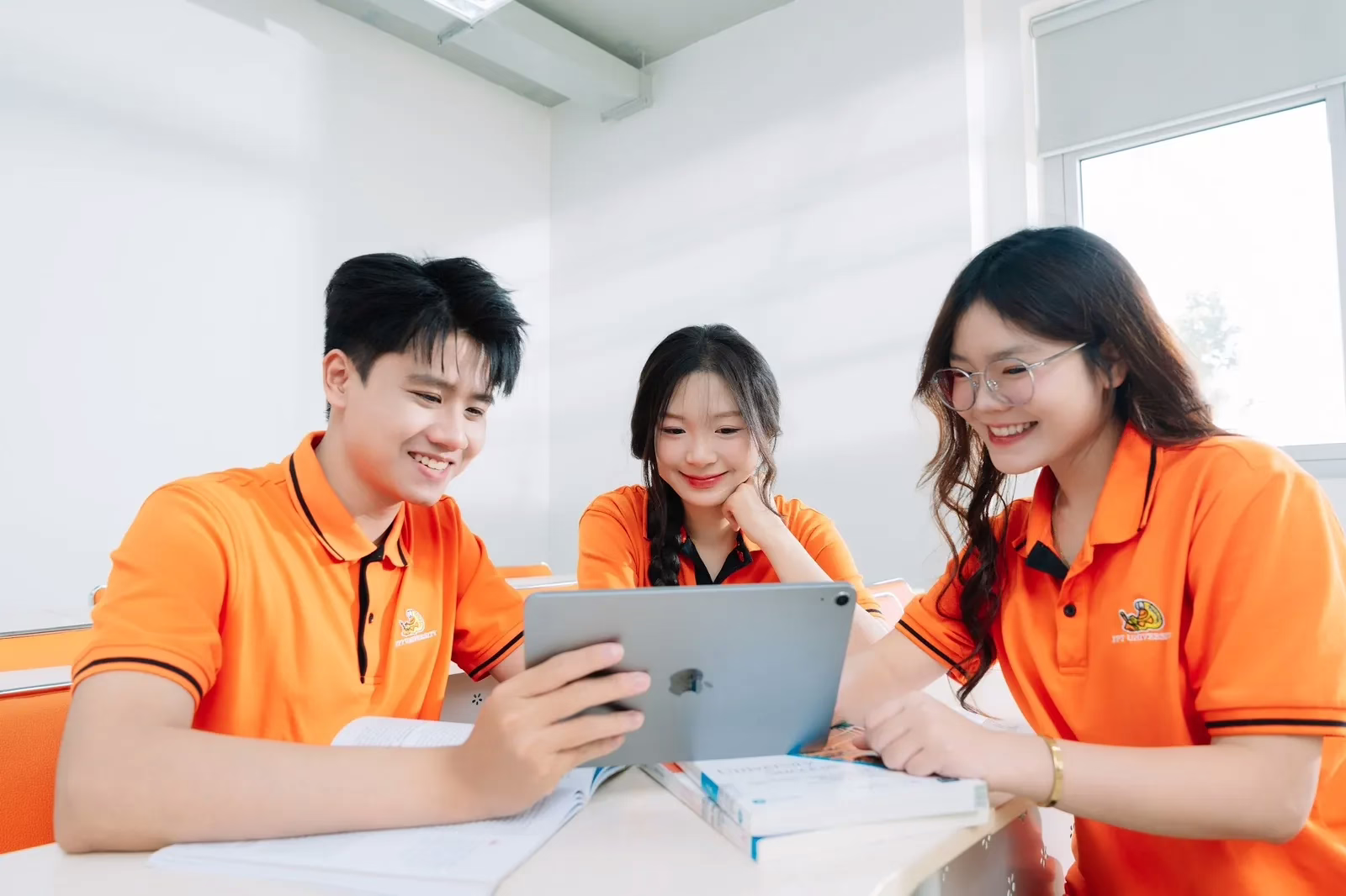 Thí sinh có thể tối ưu hóa cơ hội trúng tuyển ngành Quản trị kinh doanh với sự xuất hiện của nhiều tổ hợp mới - Nguồn: FPTU