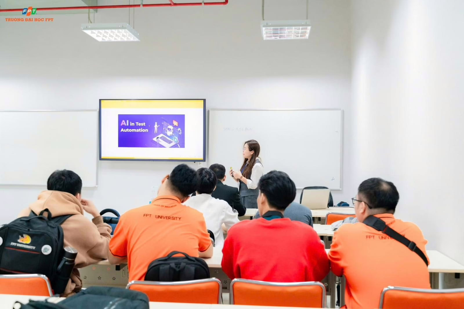 Truyền thông tích hợp công nghệ, chú trọng thực hành và trải nghiệm doanh nghiệp