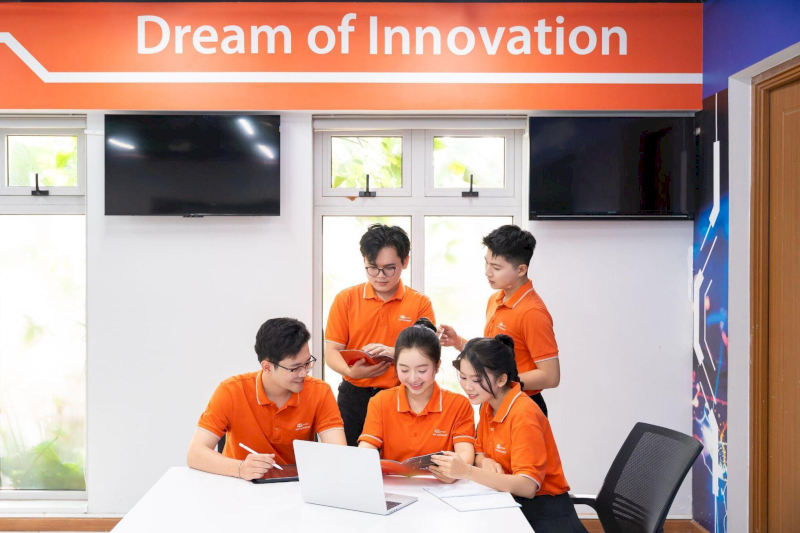 Hy vọng bài viết đã giải đáp trọn vẹn thắc mắc học Ngôn ngữ Trung có khó không của bạn, đồng thời mang đến cái nhìn toàn diện về cơ hội nghề nghiệp rộng mở của ngành học này. Thực tế, bất kỳ ngôn ngữ nào cũng có những thử thách riêng, nhưng chỉ cần bạn có sự kiên trì và một lộ trình học tập đúng đắn, tiếng Trung sẽ trở thành một