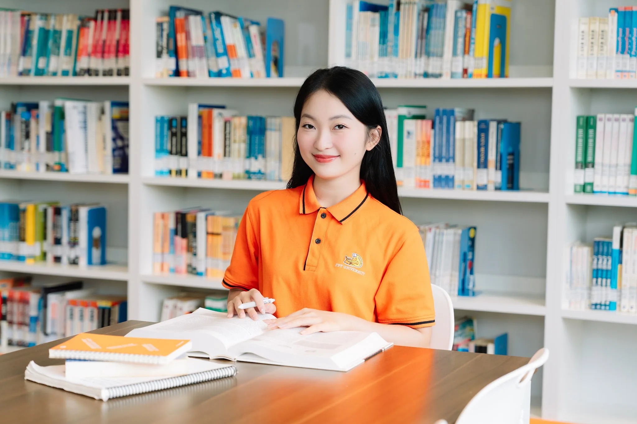 Cử nhân chuyên ngành Ngôn ngữ Anh có thể đảm nhận đa dạng vị trí công việc